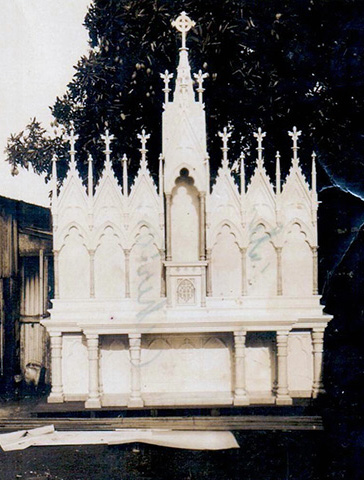 The whole altarpiece in Mareeba before transportation to Malanda.